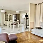 Family House 펜션 *